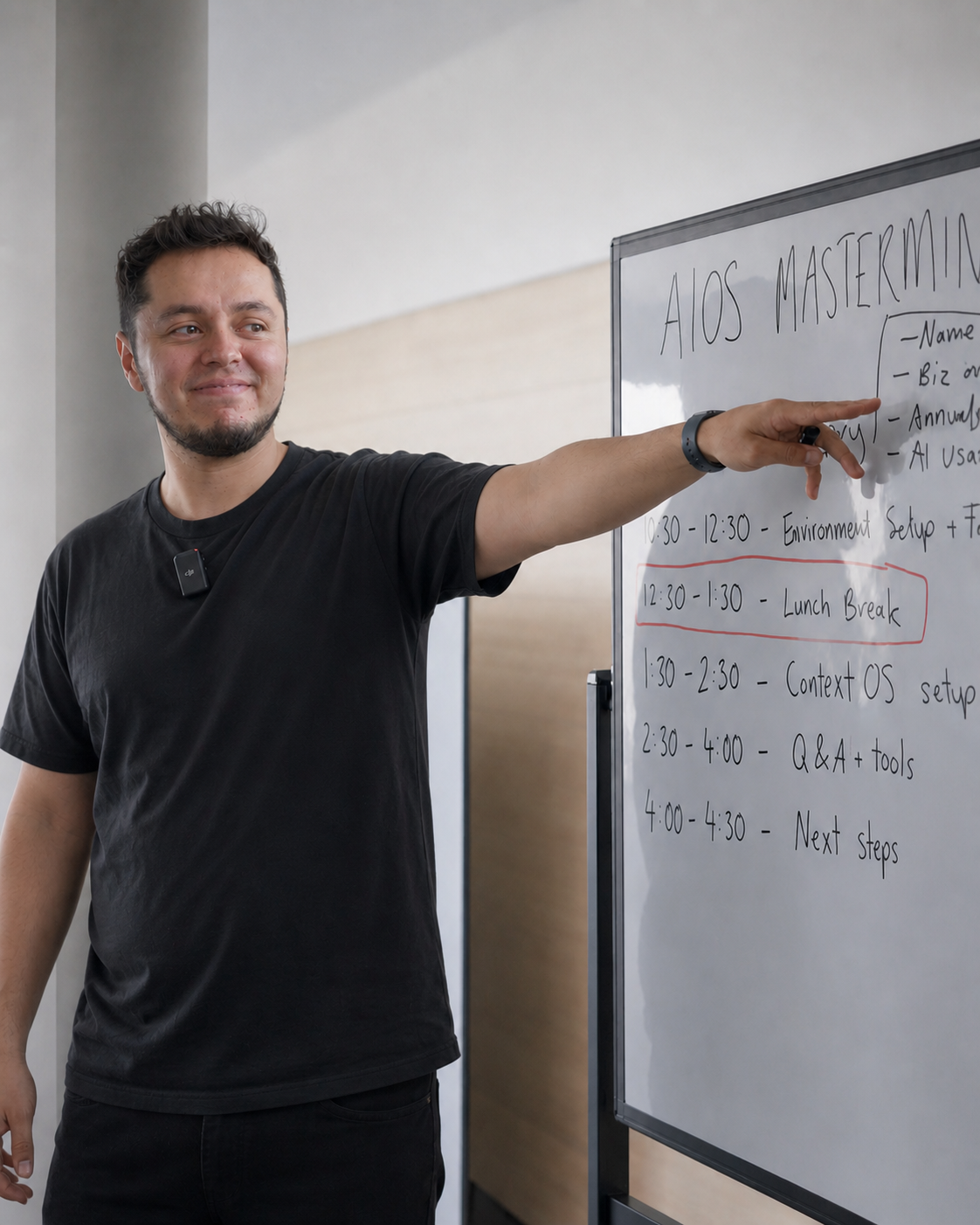 Erick Olvera durante un taller